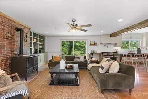 Living - 4879 Klatte Rd, Cincinnati, OH 45244 photo 3 of 8