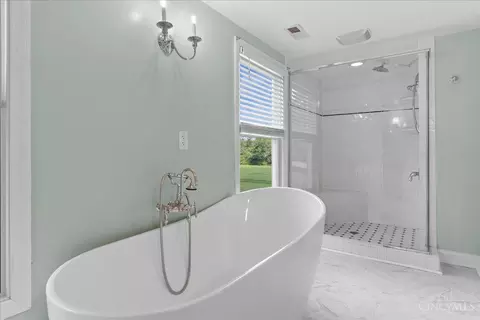 Bath - 4879 Klatte Rd, Cincinnati, OH 45244 photo 3 of 7