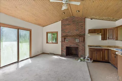 Living - 4879 Klatte Rd, Cincinnati, OH 45244 photo 8 of 8