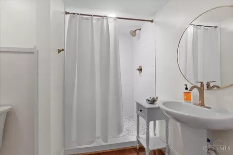 Bath - 4879 Klatte Rd, Cincinnati, OH 45244 photo 6 of 7