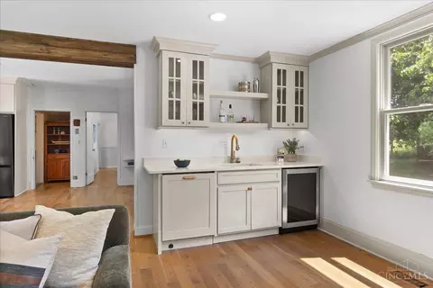 Kitchen - 4879 Klatte Rd, Cincinnati, OH 45244 photo 5 of 5