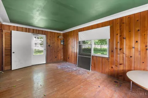 Living - 4879 Klatte Rd, Cincinnati, OH 45244 photo 7 of 8