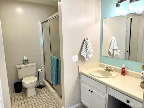 Bath - 5366 Werk Rd, Cincinnati, OH 45248 photo 1 of 6