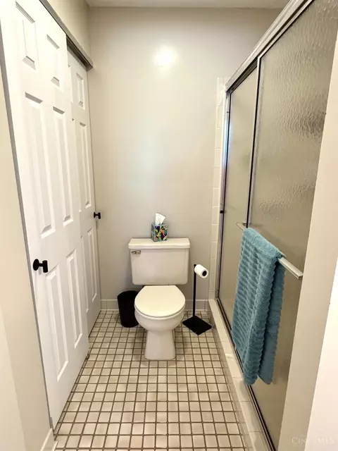 Bath - 5366 Werk Rd, Cincinnati, OH 45248 photo 3 of 6