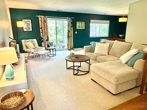 Living - 5366 Werk Rd, Cincinnati, OH 45248 photo 2 of 7
