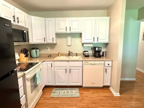 Kitchen - 5366 Werk Rd, Cincinnati, OH 45248 photo 2 of 3