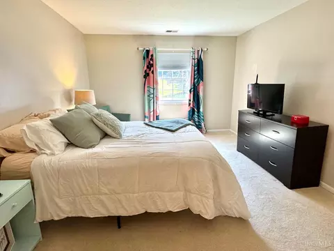 Bedroom - 5366 Werk Rd, Cincinnati, OH 45248 photo 2 of 6