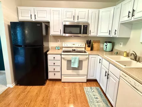 Kitchen - 5366 Werk Rd, Cincinnati, OH 45248 photo 3 of 3