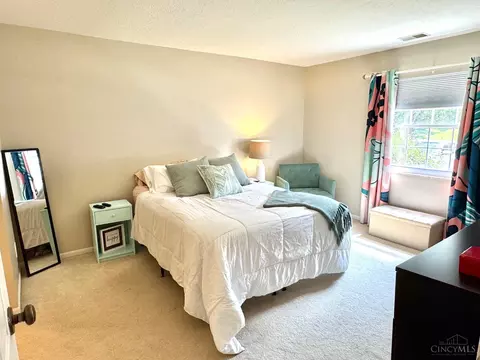 Bedroom - 5366 Werk Rd, Cincinnati, OH 45248 photo 1 of 6