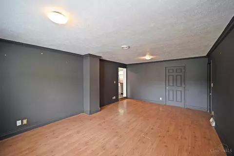 Living - 523 Jackie Ln, Cincinnati, OH 45244 photo 8 of 8