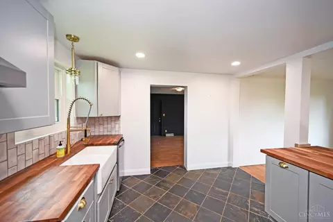 Kitchen - 523 Jackie Ln, Cincinnati, OH 45244 photo 7 of 7
