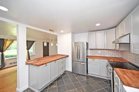 Kitchen - 523 Jackie Ln, Cincinnati, OH 45244 photo 4 of 7