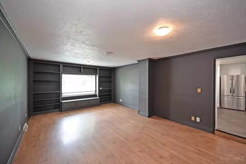 Living - 523 Jackie Ln, Cincinnati, OH 45244 photo 7 of 8