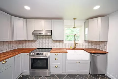 Kitchen - 523 Jackie Ln, Cincinnati, OH 45244 photo 6 of 7