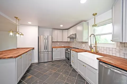Kitchen - 523 Jackie Ln, Cincinnati, OH 45244 photo 3 of 7