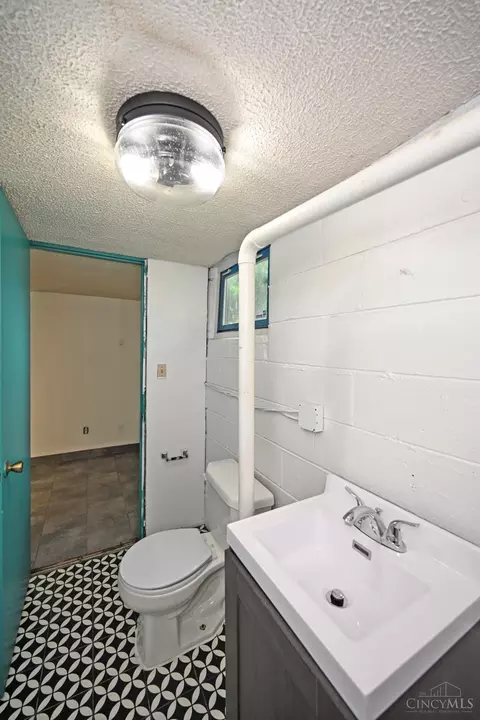 Bath - 523 Jackie Ln, Cincinnati, OH 45244 photo 2 of 2