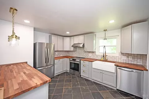 Kitchen - 523 Jackie Ln, Cincinnati, OH 45244 photo 2 of 7