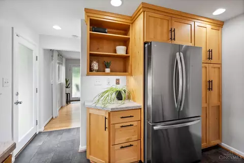 Kitchen - 6673 Apache Cir, Madeira, OH 45243 photo 6 of 6