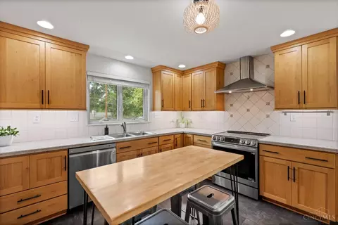 Kitchen - 6673 Apache Cir, Madeira, OH 45243 photo 3 of 6