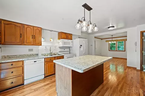 Kitchen - 7487 Timberline Dr, West Chester, OH 45241 photo 2 of 5