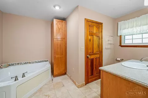 Bath - 7487 Timberline Dr, West Chester, OH 45241 photo 3 of 5