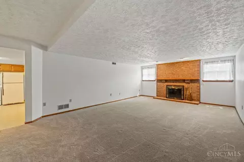 Living - 7487 Timberline Dr, West Chester, OH 45241 photo 7 of 8