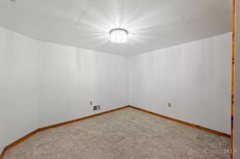 Bedroom - 7487 Timberline Dr, West Chester, OH 45241 photo 13 of 14