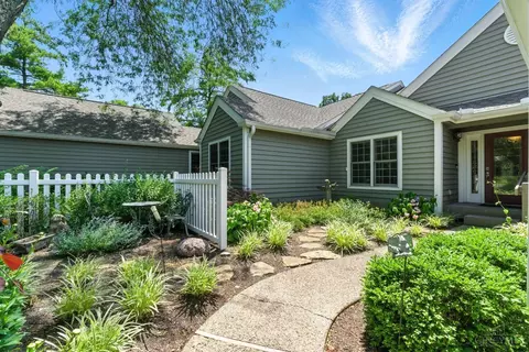 7904 Causeway Ln, Cincinnati, OH 45255 photo 2
