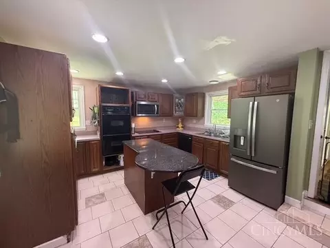 Kitchen - 829 Youngs Ln, Cincinnati, OH 45245 photo 1 of 3