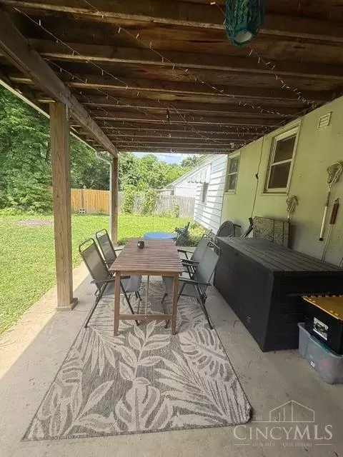 Exterior - 829 Youngs Ln, Cincinnati, OH 45245 photo 2 of 5