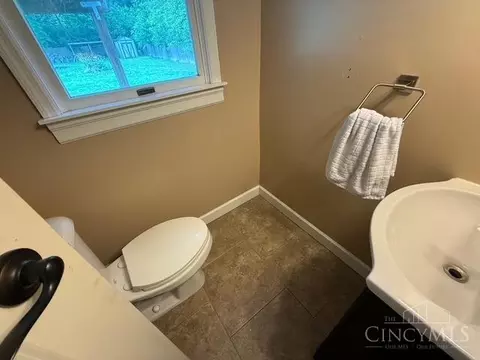Bath - 829 Youngs Ln, Cincinnati, OH 45245 photo 1 of 3