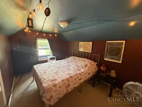 Bedroom - 829 Youngs Ln, Cincinnati, OH 45245 photo 6 of 6