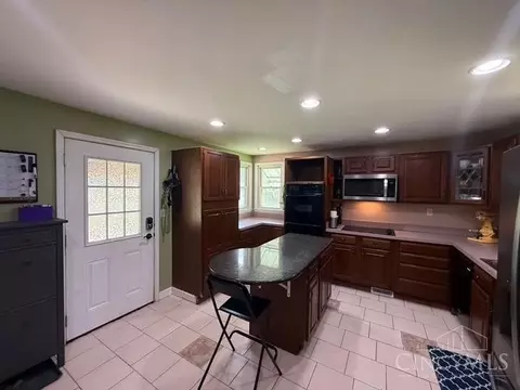 Kitchen - 829 Youngs Ln, Cincinnati, OH 45245 photo 3 of 3