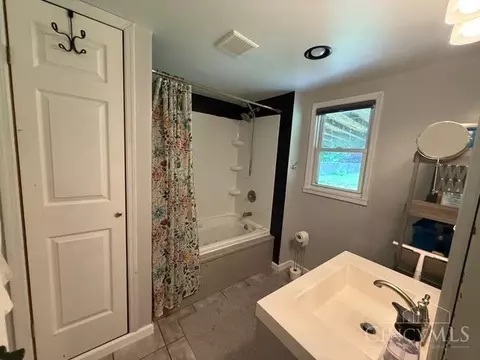 Bath - 829 Youngs Ln, Cincinnati, OH 45245 photo 3 of 3