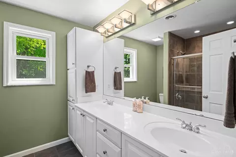 Bath - 11244 Marlette Dr, Cincinnati, OH 45249 photo 4 of 6