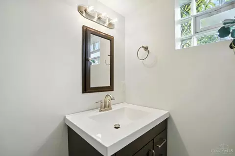 Bath - 1116 Hempstead Dr, Cincinnati, OH 45231 photo 5 of 7