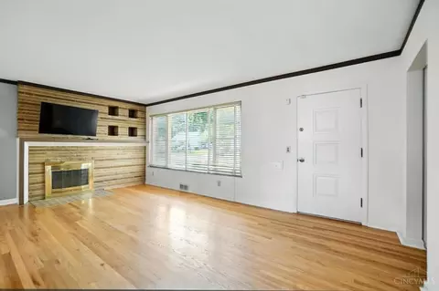 Living - 1116 Hempstead Dr, Cincinnati, OH 45231 photo 2 of 6