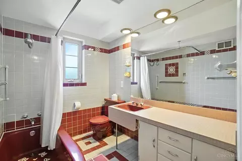 Bath - 1116 Hempstead Dr, Cincinnati, OH 45231 photo 1 of 7