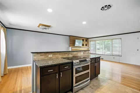 Kitchen - 1116 Hempstead Dr, Cincinnati, OH 45231 photo 2 of 5