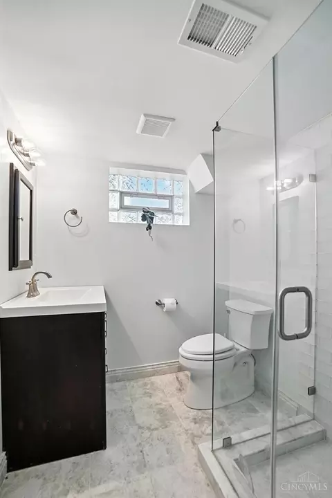 Bath - 1116 Hempstead Dr, Cincinnati, OH 45231 photo 4 of 7