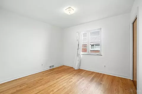 Bedroom - 1116 Hempstead Dr, Cincinnati, OH 45231 photo 5 of 9