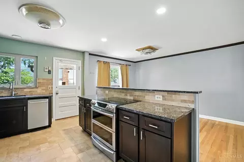 Kitchen - 1116 Hempstead Dr, Cincinnati, OH 45231 photo 3 of 5