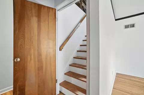 Entry Way - 1116 Hempstead Dr, Cincinnati, OH 45231 photo 1 of 3