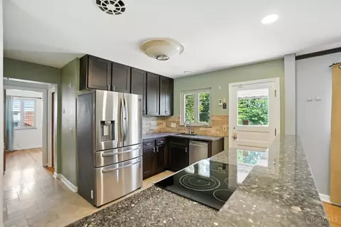 Kitchen - 1116 Hempstead Dr, Cincinnati, OH 45231 photo 4 of 5