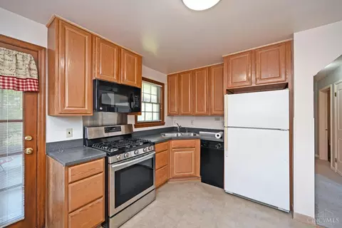 1679 Sanborn Dr, Reading, OH 45215 photo 9