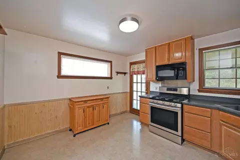 1679 Sanborn Dr, Reading, OH 45215 photo 7