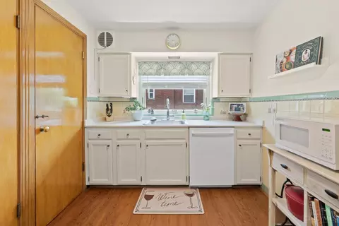Kitchen - 3830 Section Rd, Silverton, OH 45236 photo 2 of 4