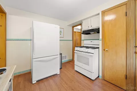 Kitchen - 3830 Section Rd, Silverton, OH 45236 photo 3 of 4