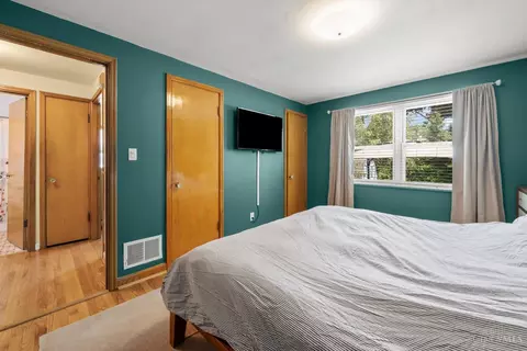 Bedroom - 3830 Section Rd, Silverton, OH 45236 photo 4 of 6