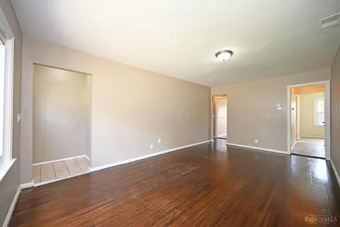 6853 Warder Dr, Cincinnati, OH 45224 photo 7